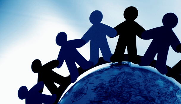 people_holding_hands_around_the_world1