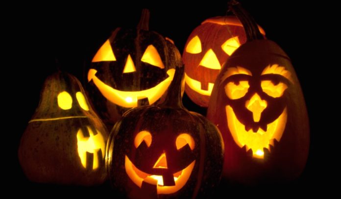 Candles-pumpkins-1287399533_76
