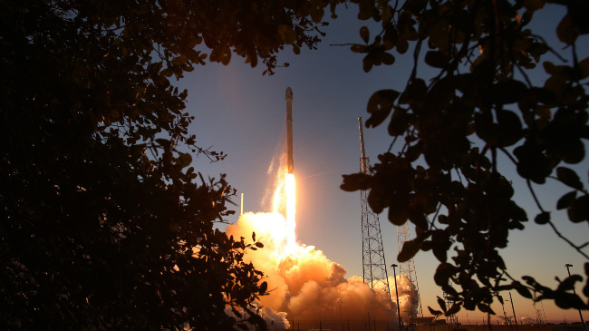 SpaceX Falcon9 blasts off