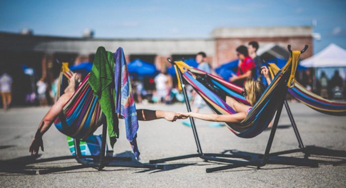 HI-RES-BEACH-BAZAAR-Dylan-Johnson-152-640x427